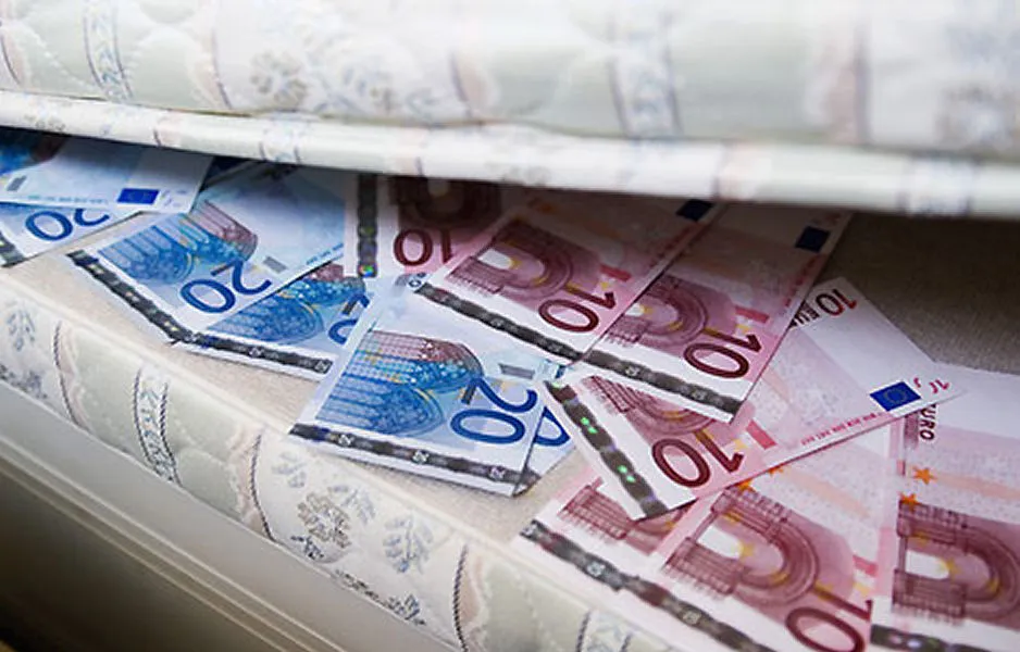 3045_matelas-billet-euro-grece